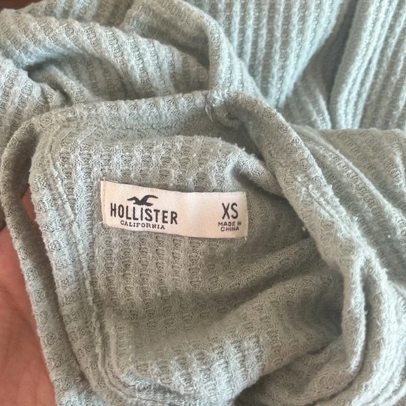 Hollister Long Sleeve Size XS - Picture 6 of 6